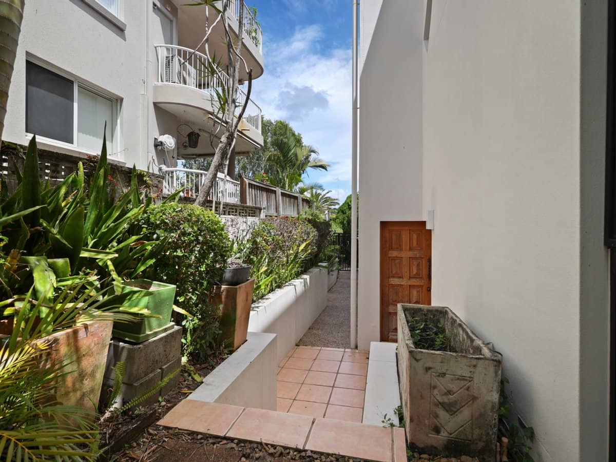 19 Jubilee Avenue, BROADBEACH - Thumbnail 16