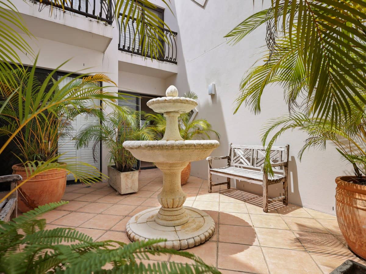 19 Jubilee Avenue, BROADBEACH - Thumbnail 17