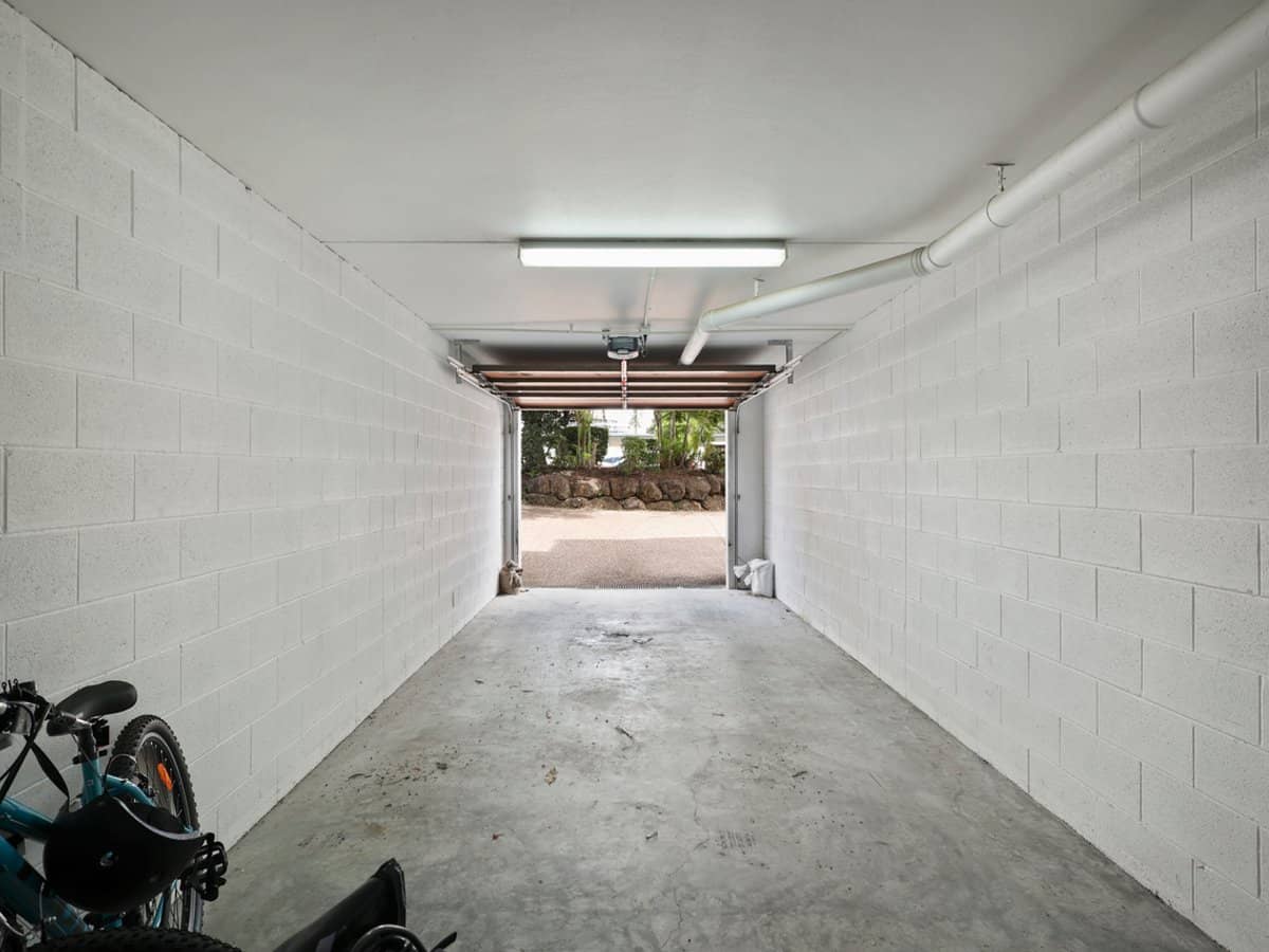 19 Jubilee Avenue, BROADBEACH - Thumbnail 18