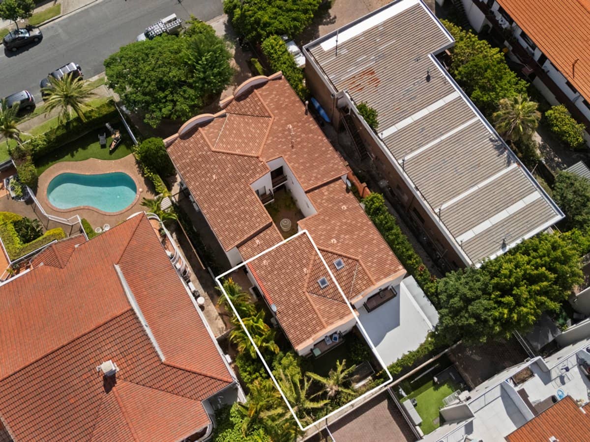 19 Jubilee Avenue, BROADBEACH - Thumbnail 19