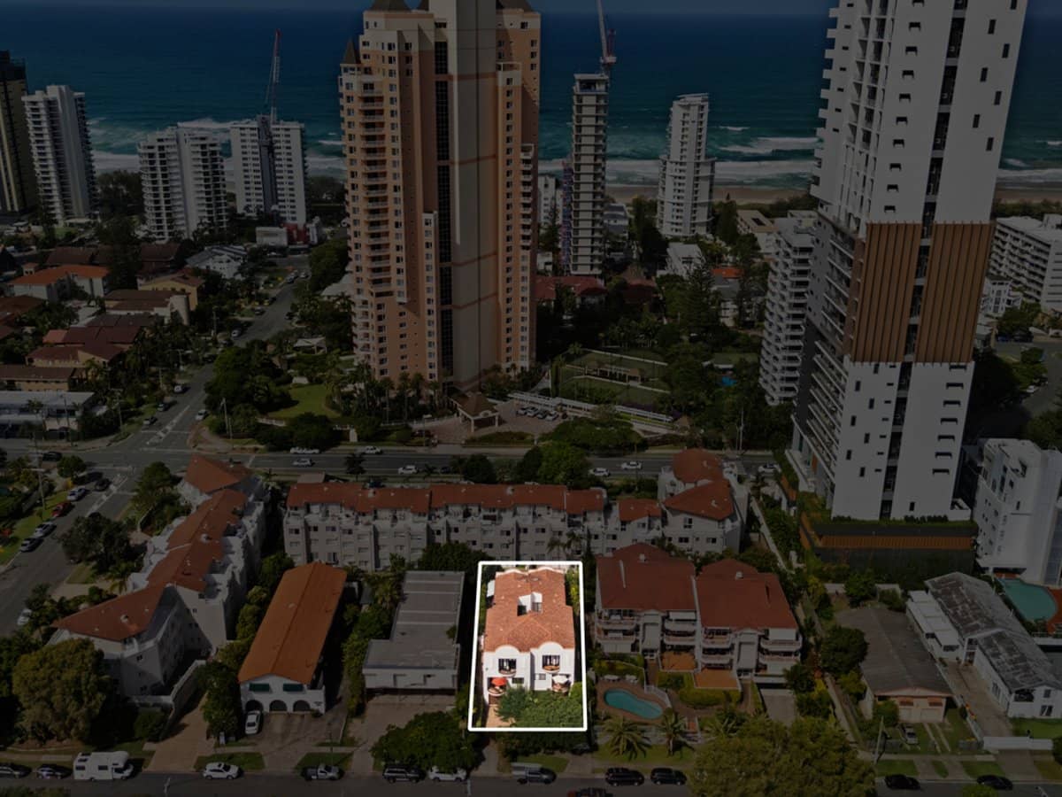 19 Jubilee Avenue, BROADBEACH - Thumbnail 20