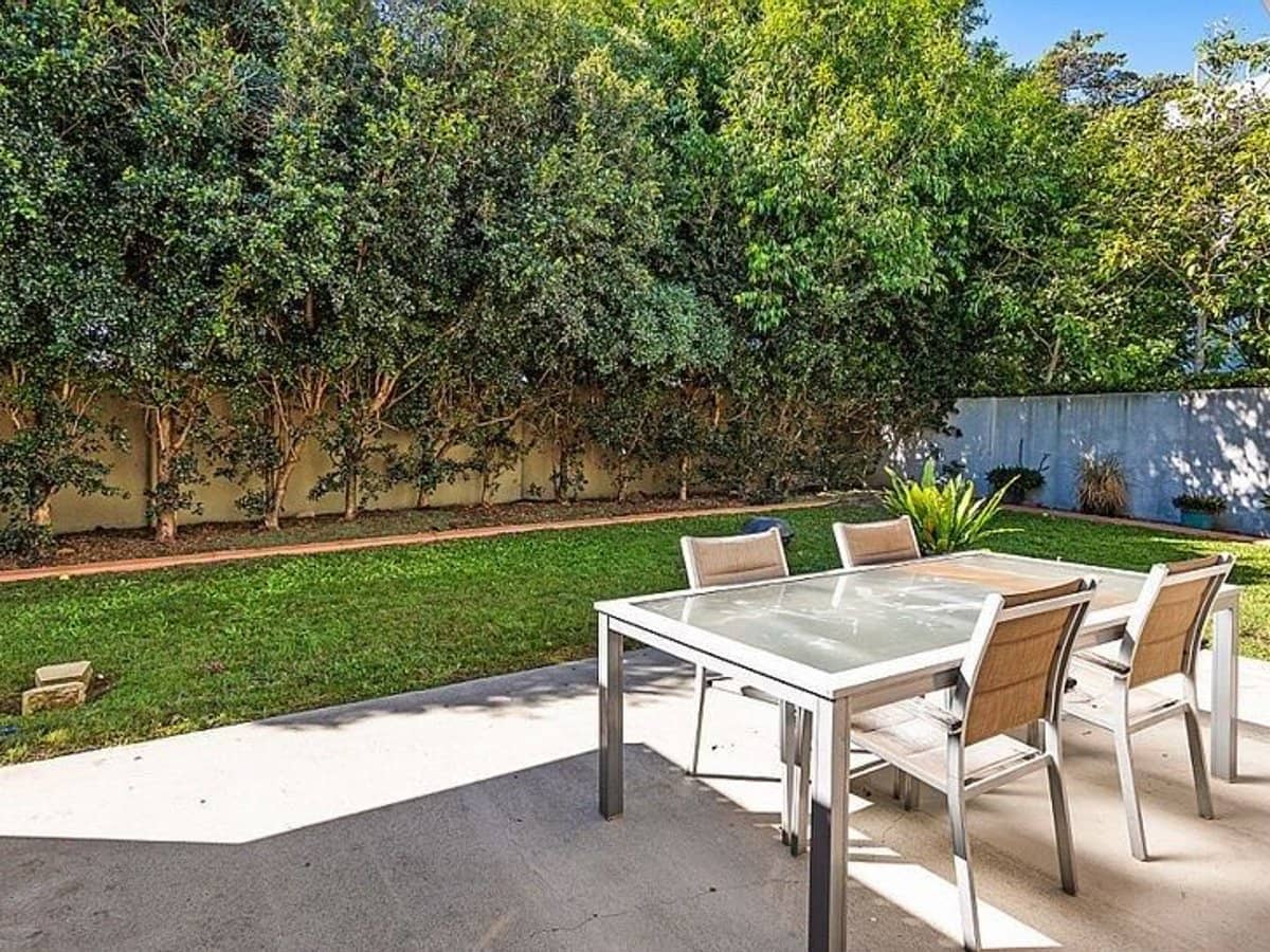 33 East Quay Drive, BIGGERA WATERS - Thumbnail 3