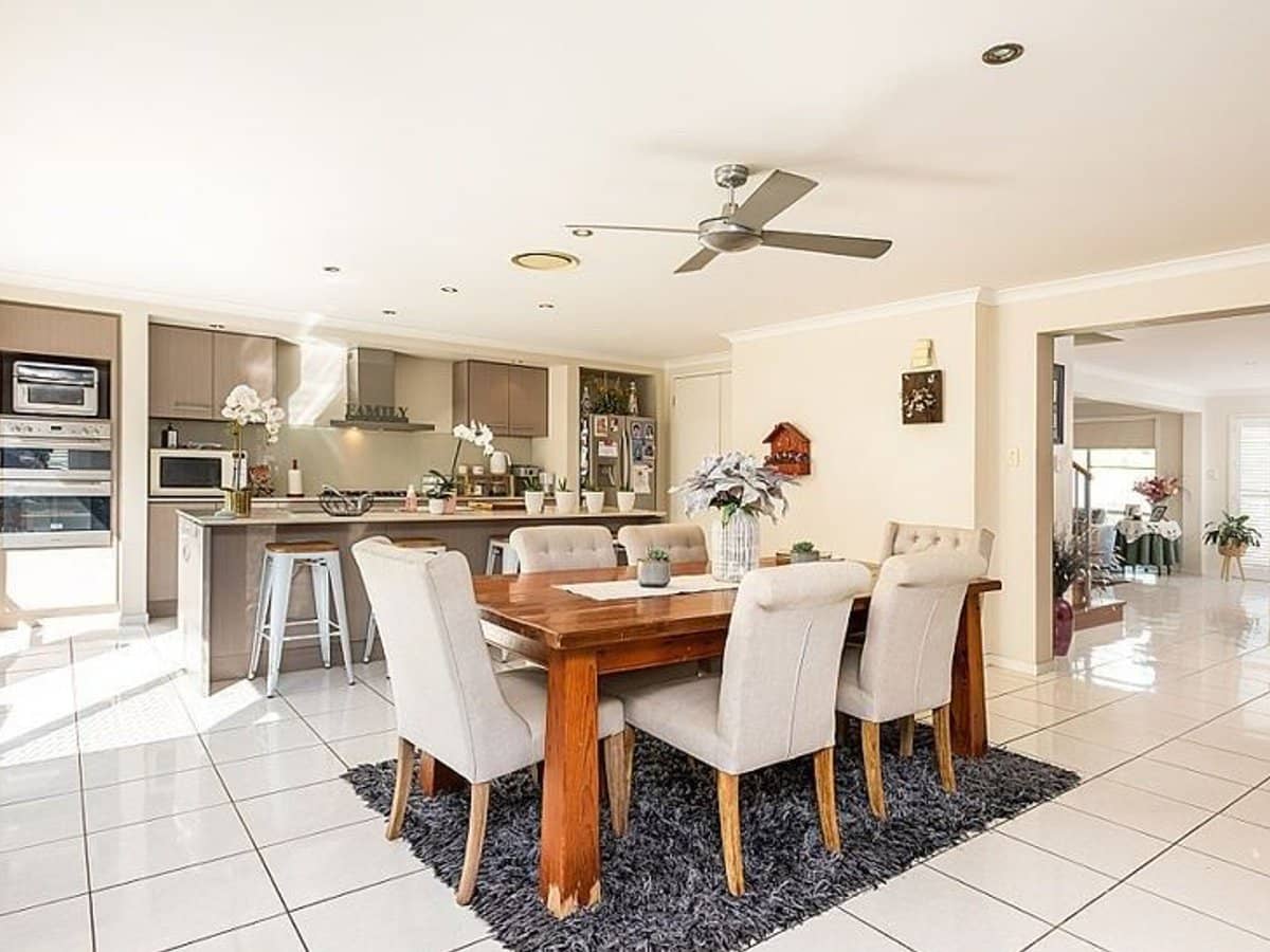 33 East Quay Drive, BIGGERA WATERS - Thumbnail 4