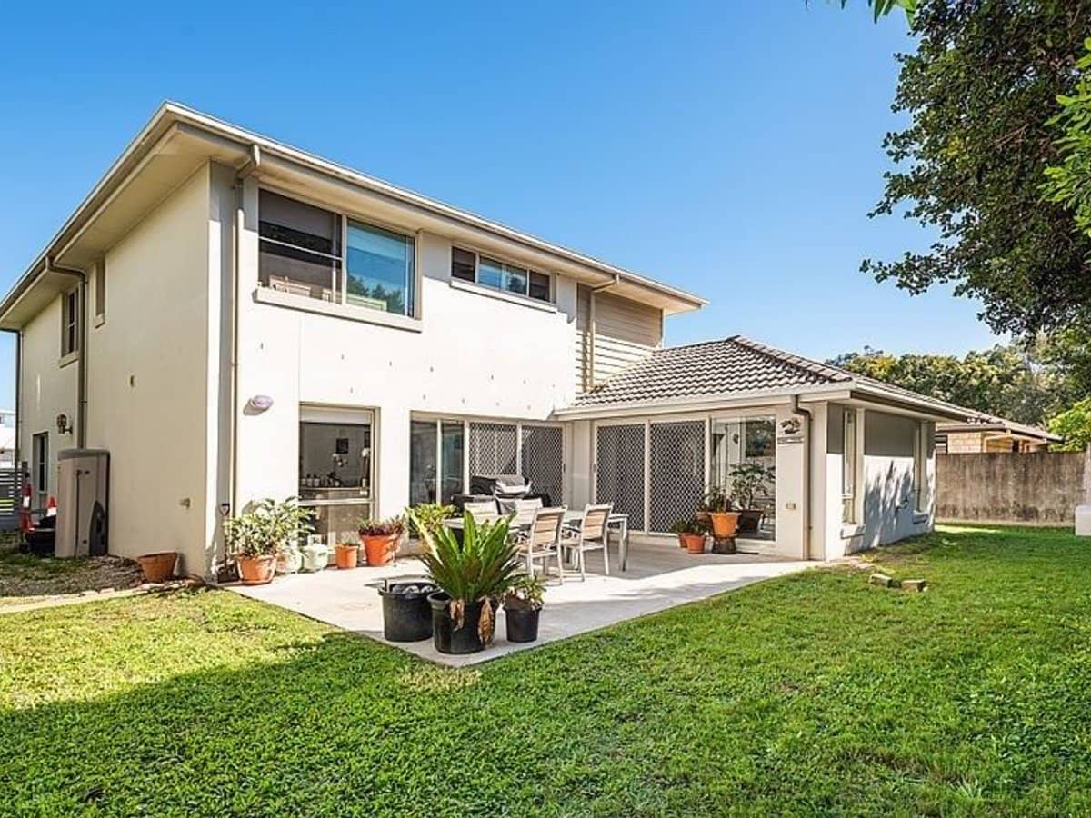 33 East Quay Drive, BIGGERA WATERS - Thumbnail 5