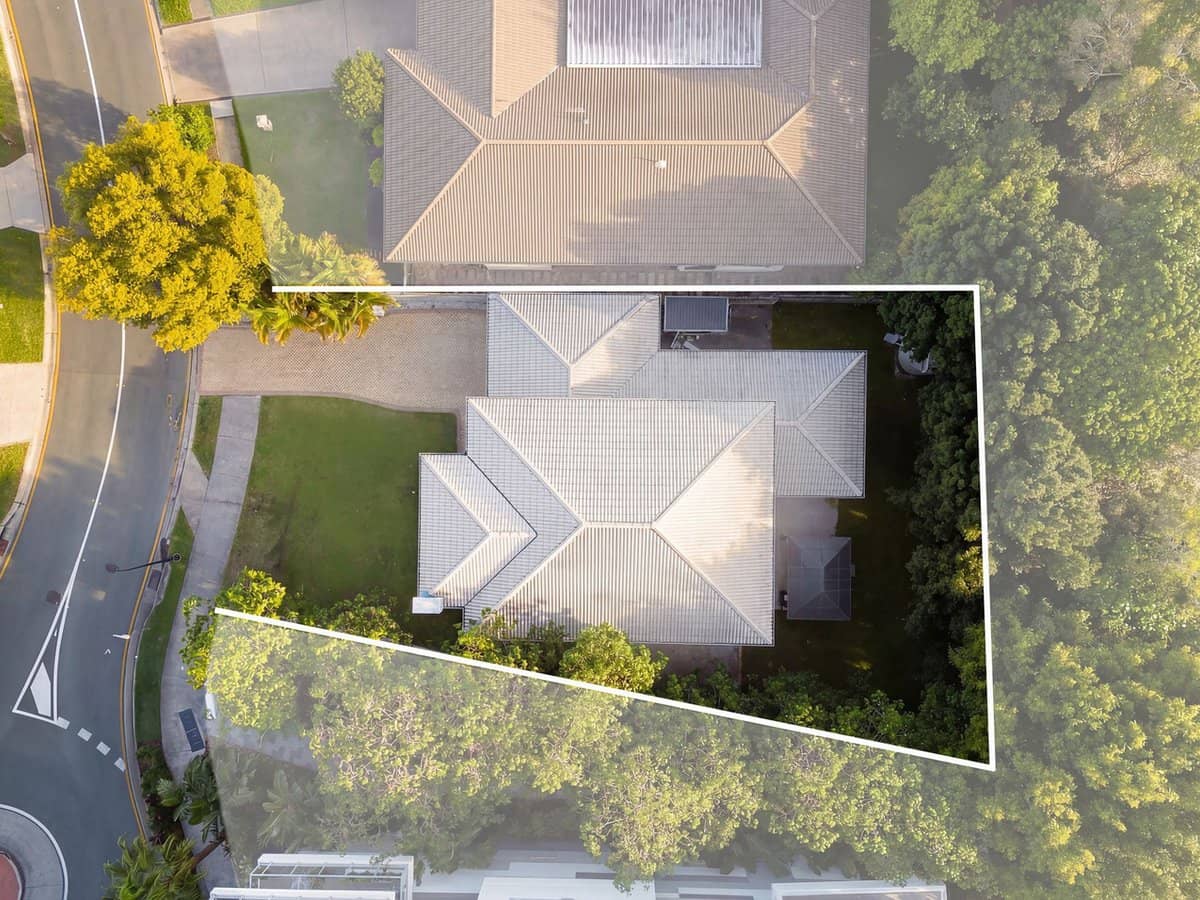 33 East Quay Drive, BIGGERA WATERS - Thumbnail 10