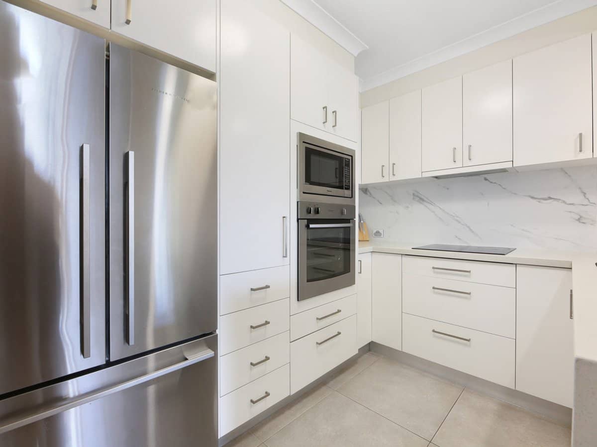 220 The Esplanade, Burleigh Heads - Thumbnail 3