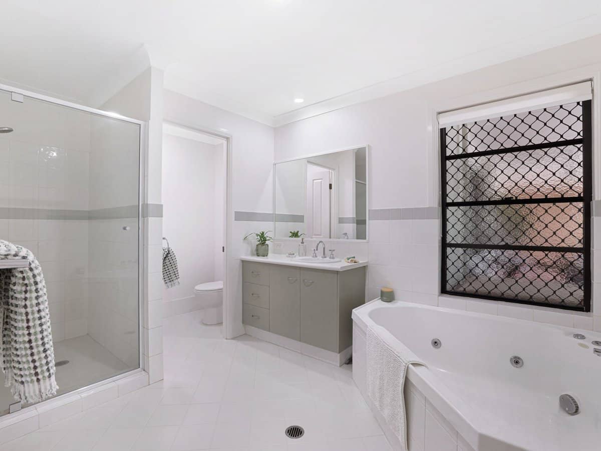 13 The Parade, Helensvale - Thumbnail 21