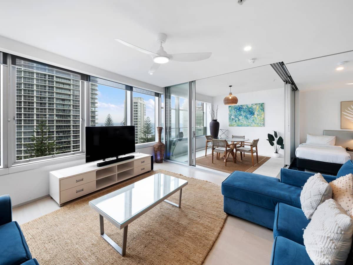 9 Hamilton Avenue, SURFERS PARADISE - Thumbnail 1