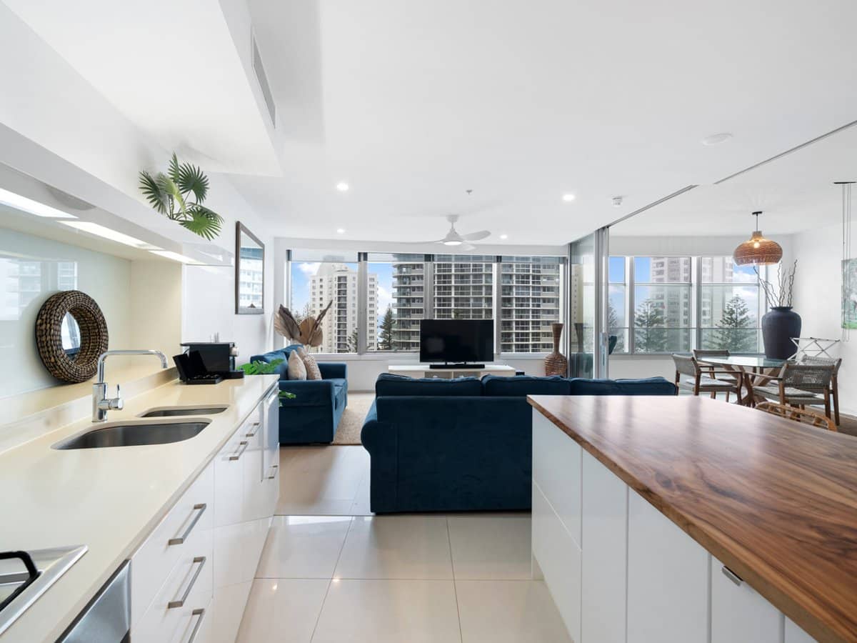 9 Hamilton Avenue, SURFERS PARADISE - Thumbnail 3