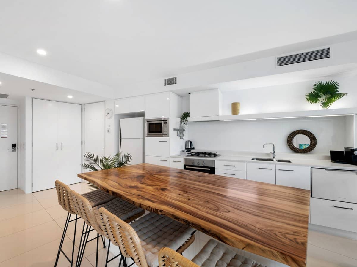 9 Hamilton Avenue, SURFERS PARADISE - Thumbnail 6