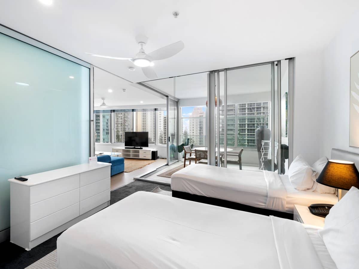 9 Hamilton Avenue, SURFERS PARADISE - Thumbnail 8