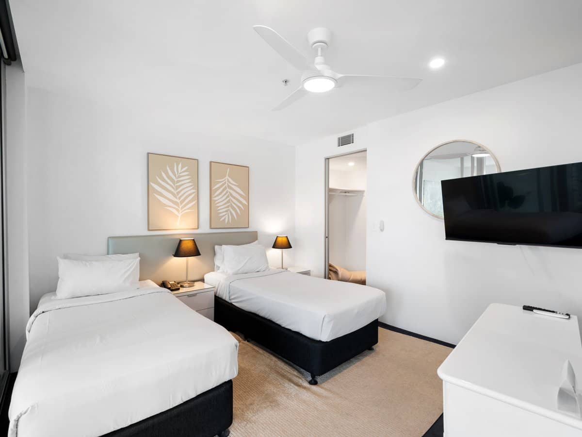 9 Hamilton Avenue, SURFERS PARADISE - Thumbnail 10