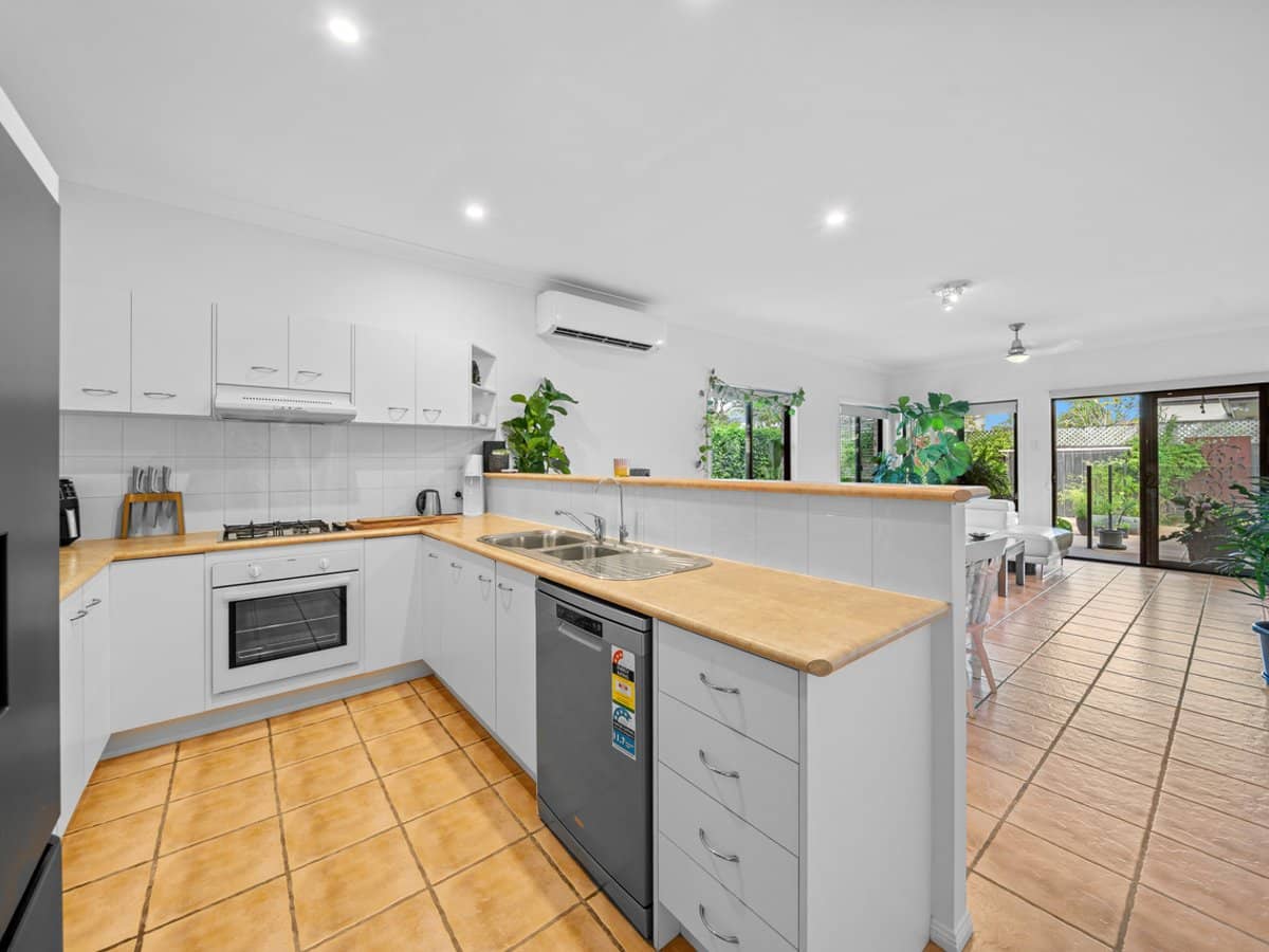 14 Shorehaven Place, VARSITY LAKES - Thumbnail 6