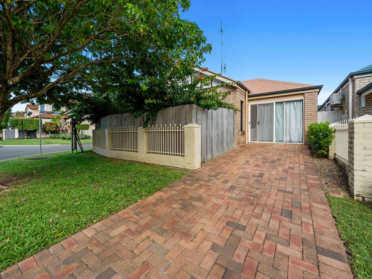 14 Shorehaven Place, VARSITY LAKES - Thumbnail 22