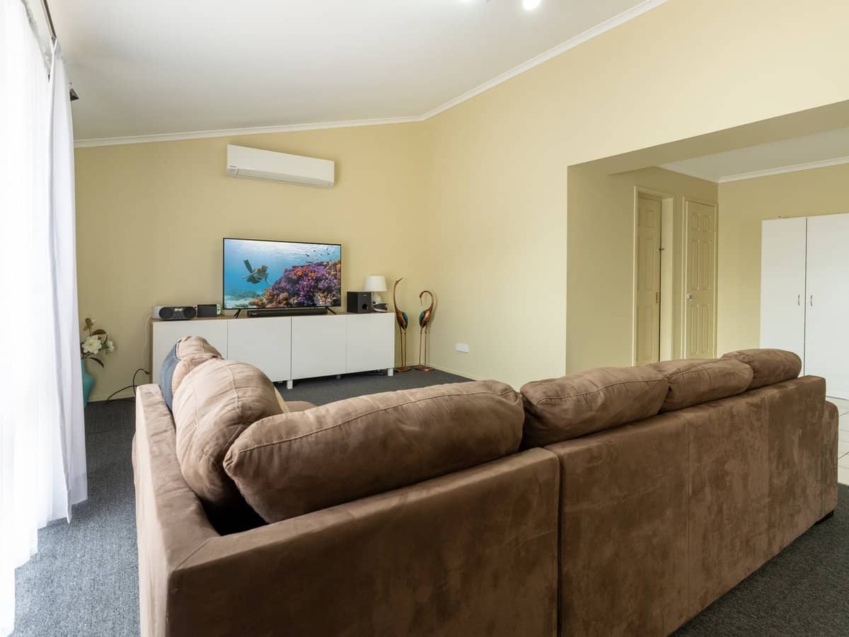 10 Greenwood Court, Helensvale - Thumbnail 9