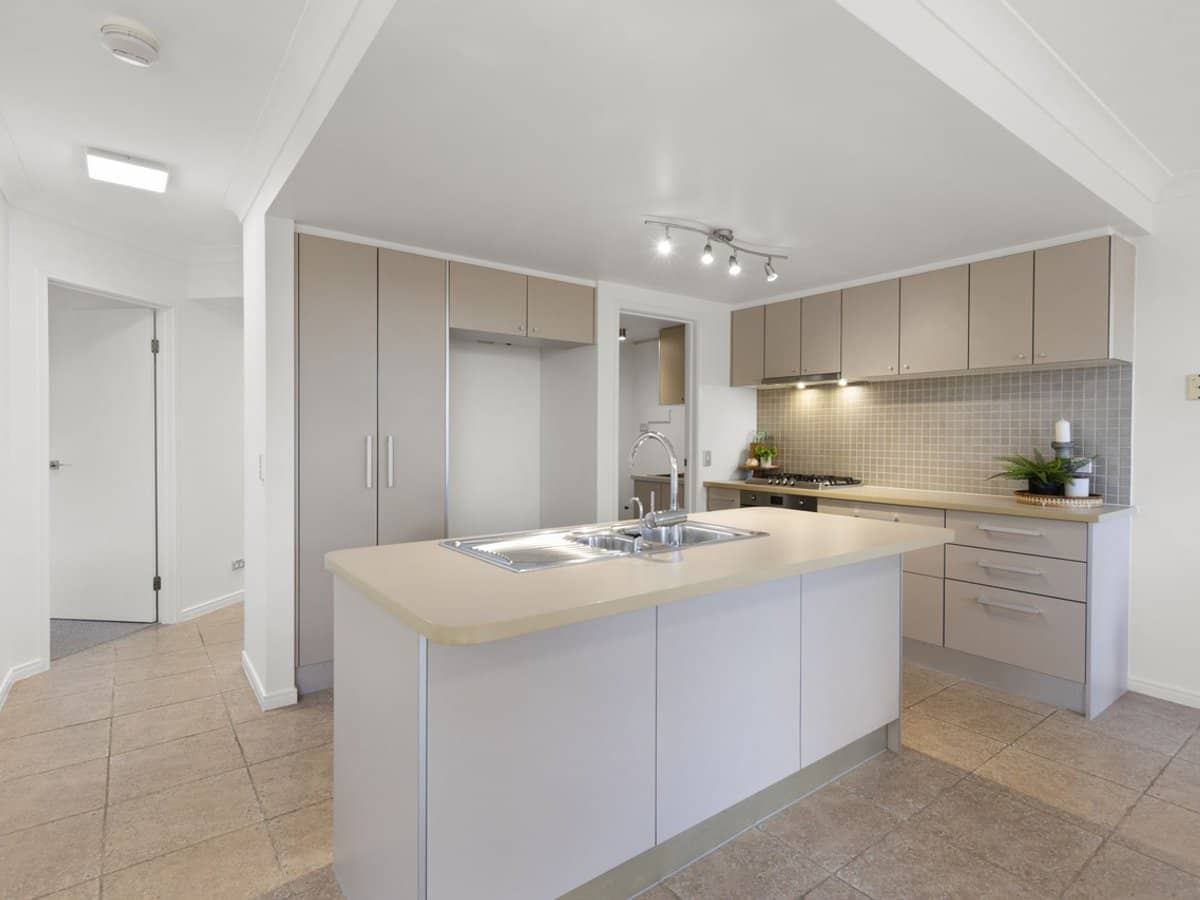 3108 The Boulevarde, Carrara - Thumbnail 2