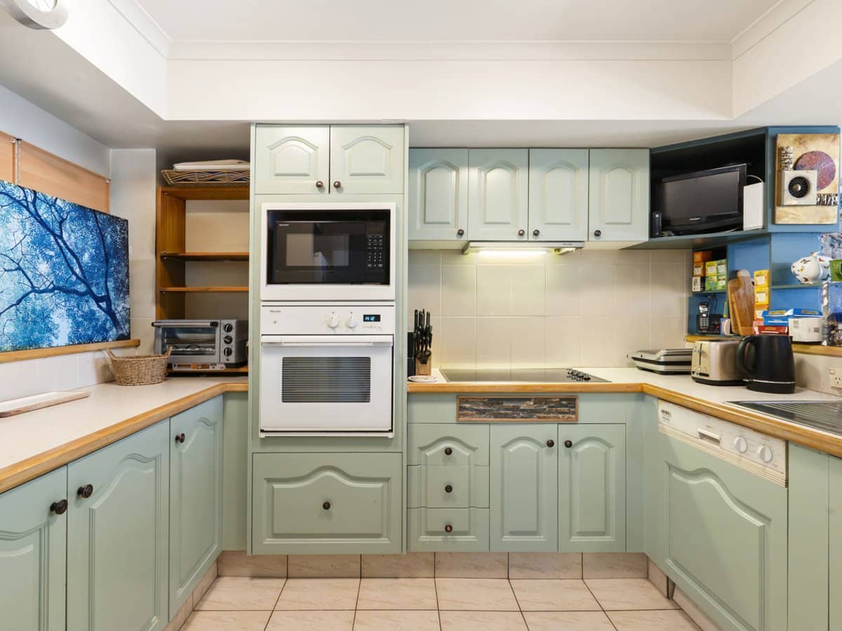 100 Morala Avenue, RUNAWAY BAY - Thumbnail 2