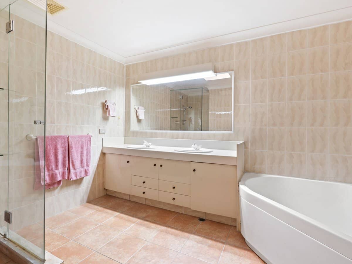 100 Morala Avenue, RUNAWAY BAY - Thumbnail 14