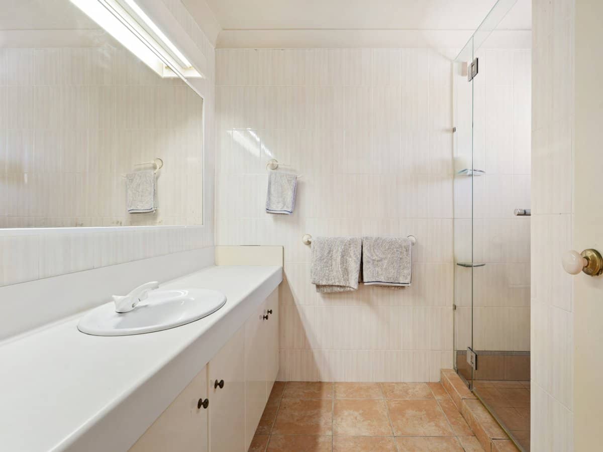 100 Morala Avenue, RUNAWAY BAY - Thumbnail 15