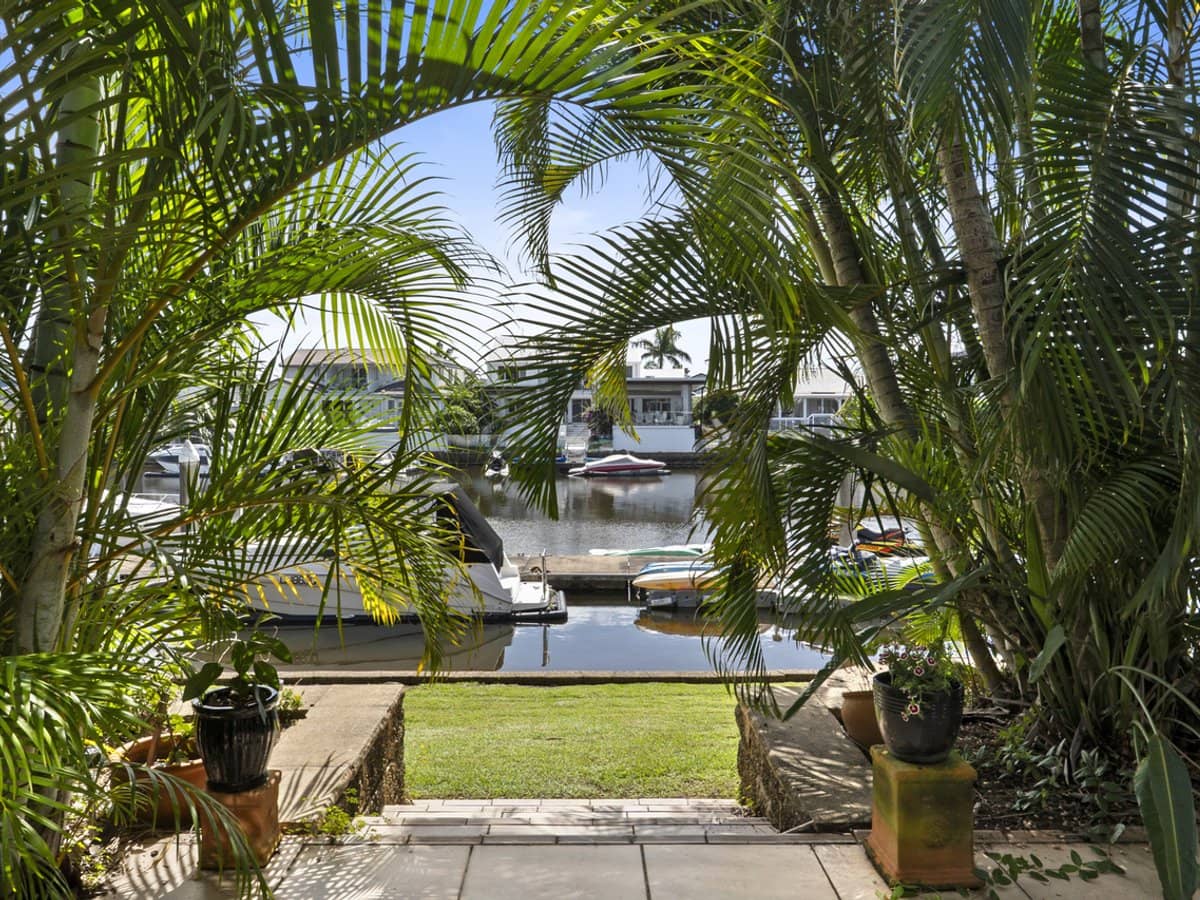 100 Morala Avenue, RUNAWAY BAY - Thumbnail 20