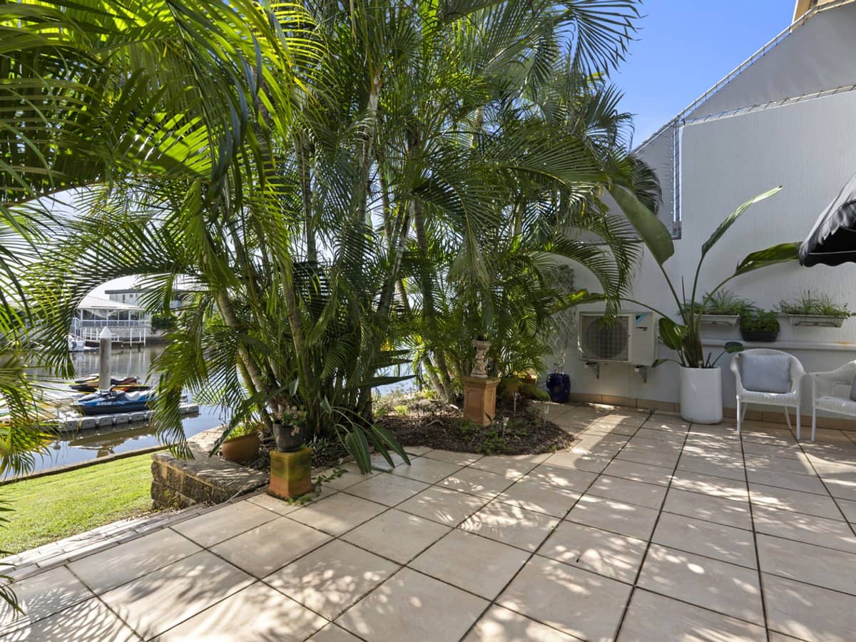 100 Morala Avenue, RUNAWAY BAY - Thumbnail 21