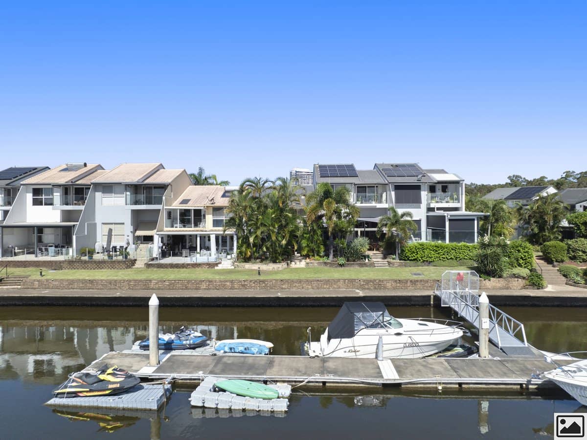 100 Morala Avenue, RUNAWAY BAY - Thumbnail 24