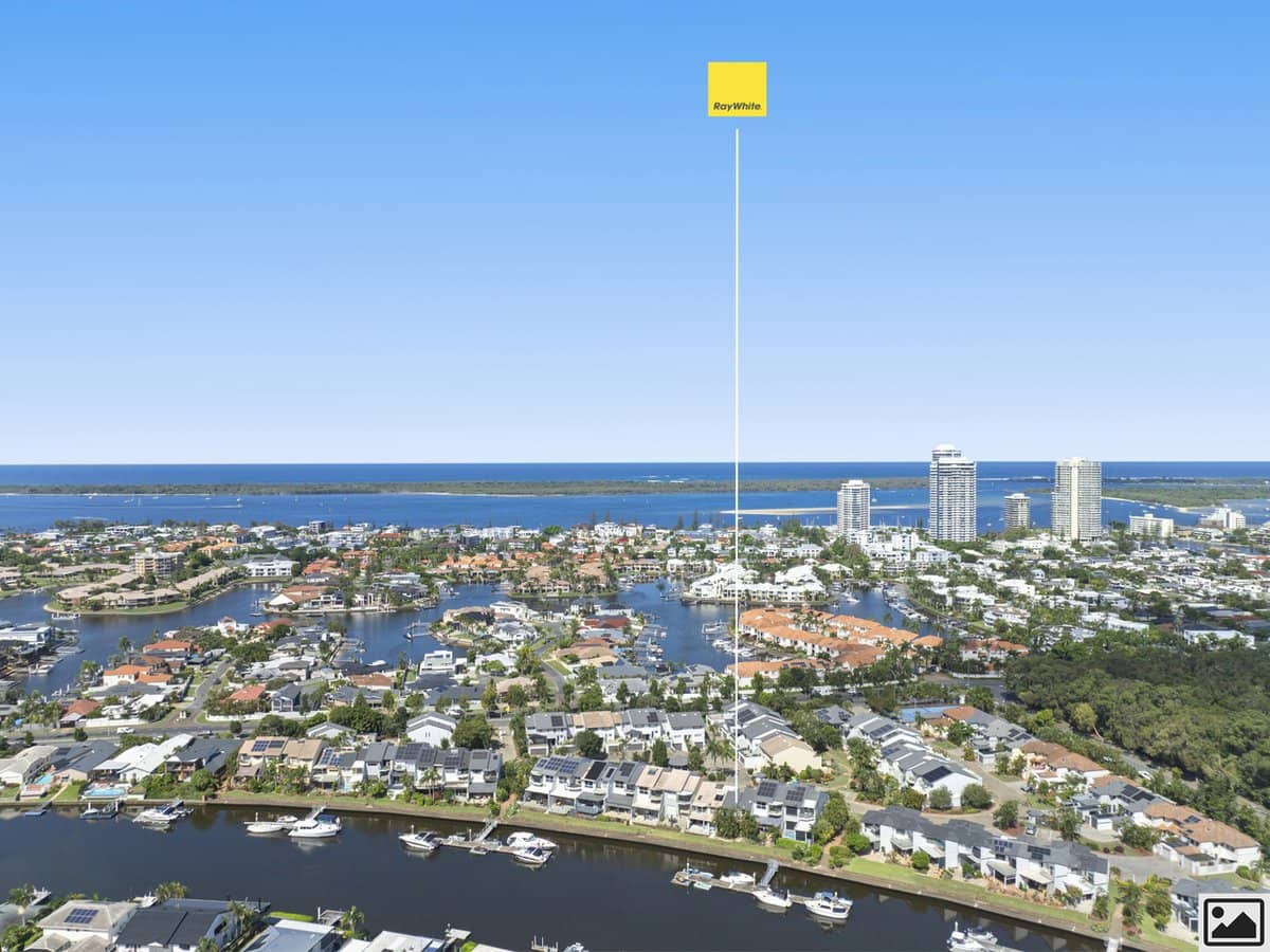 100 Morala Avenue, RUNAWAY BAY - Thumbnail 27