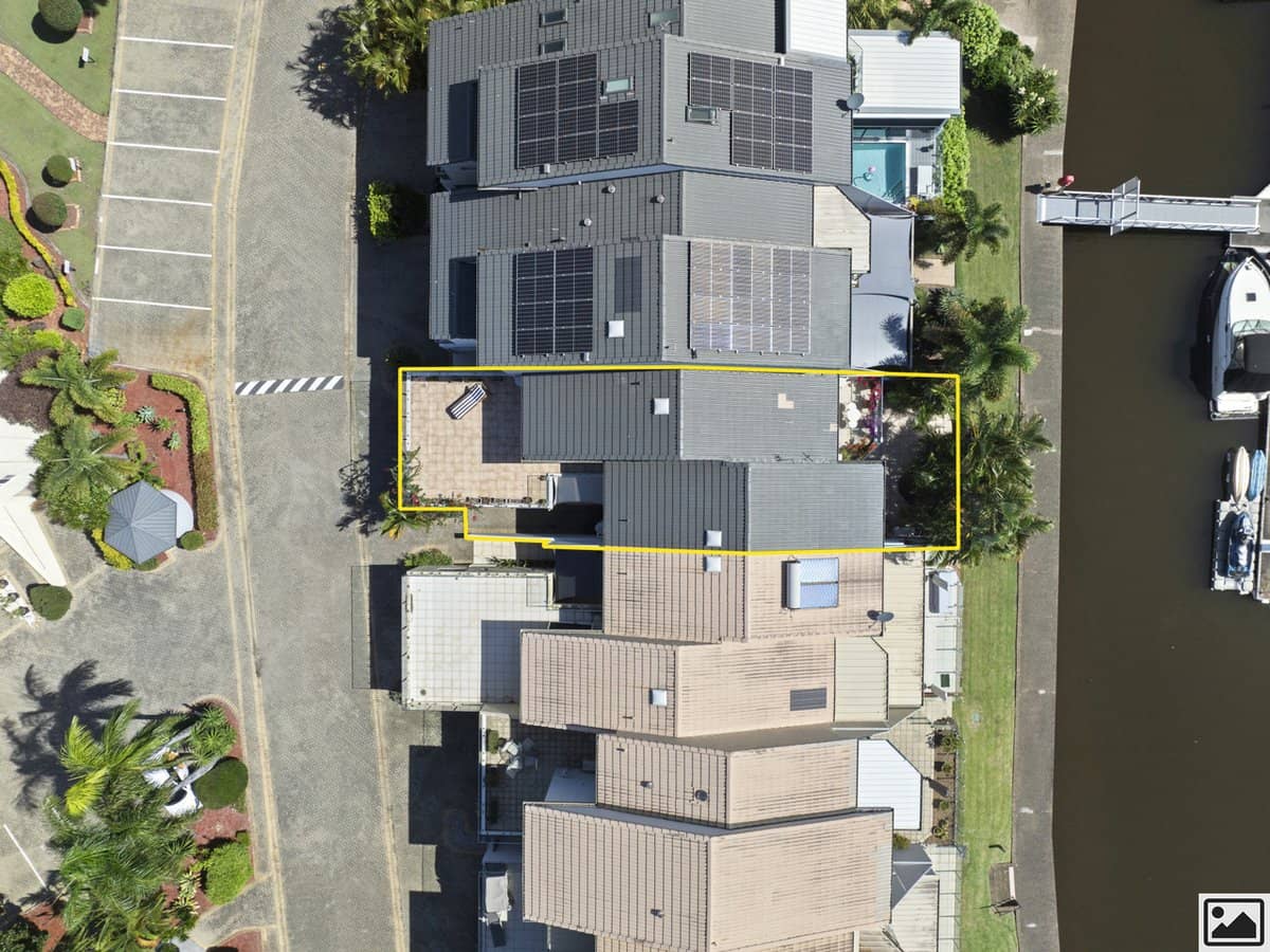 100 Morala Avenue, RUNAWAY BAY - Thumbnail 28