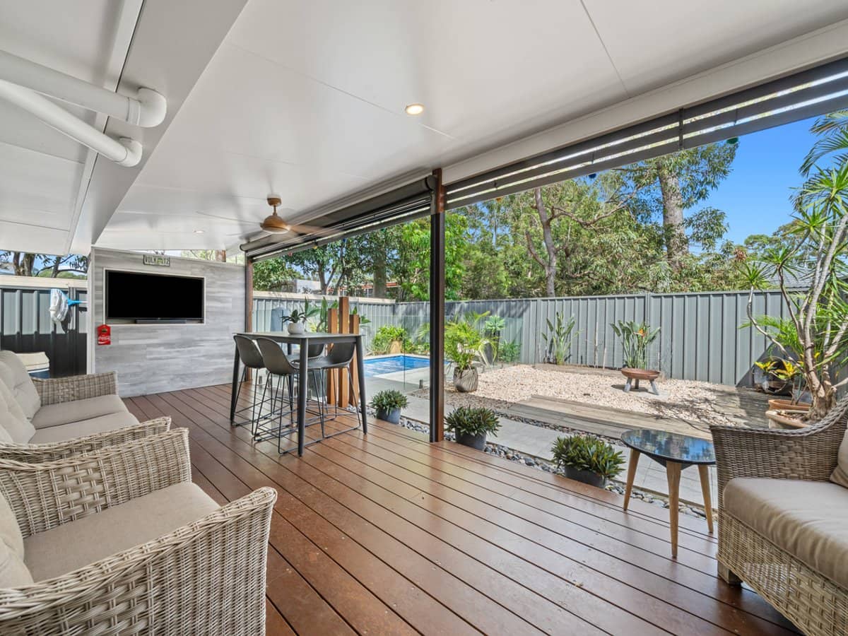 27 Seville Circuit, BURLEIGH WATERS - Thumbnail 2