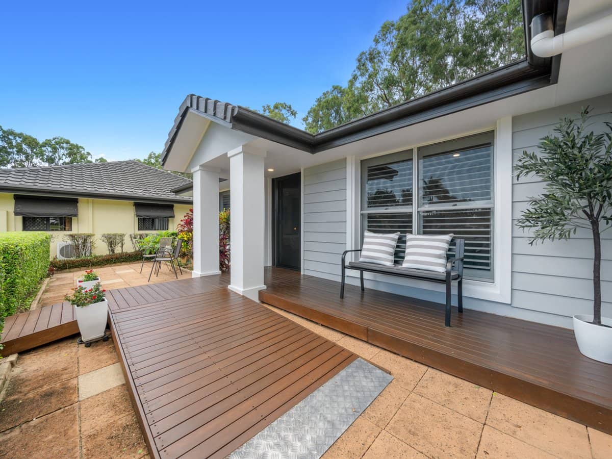 27 Seville Circuit, BURLEIGH WATERS - Thumbnail 5