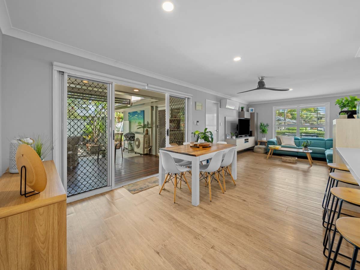 27 Seville Circuit, BURLEIGH WATERS - Thumbnail 8