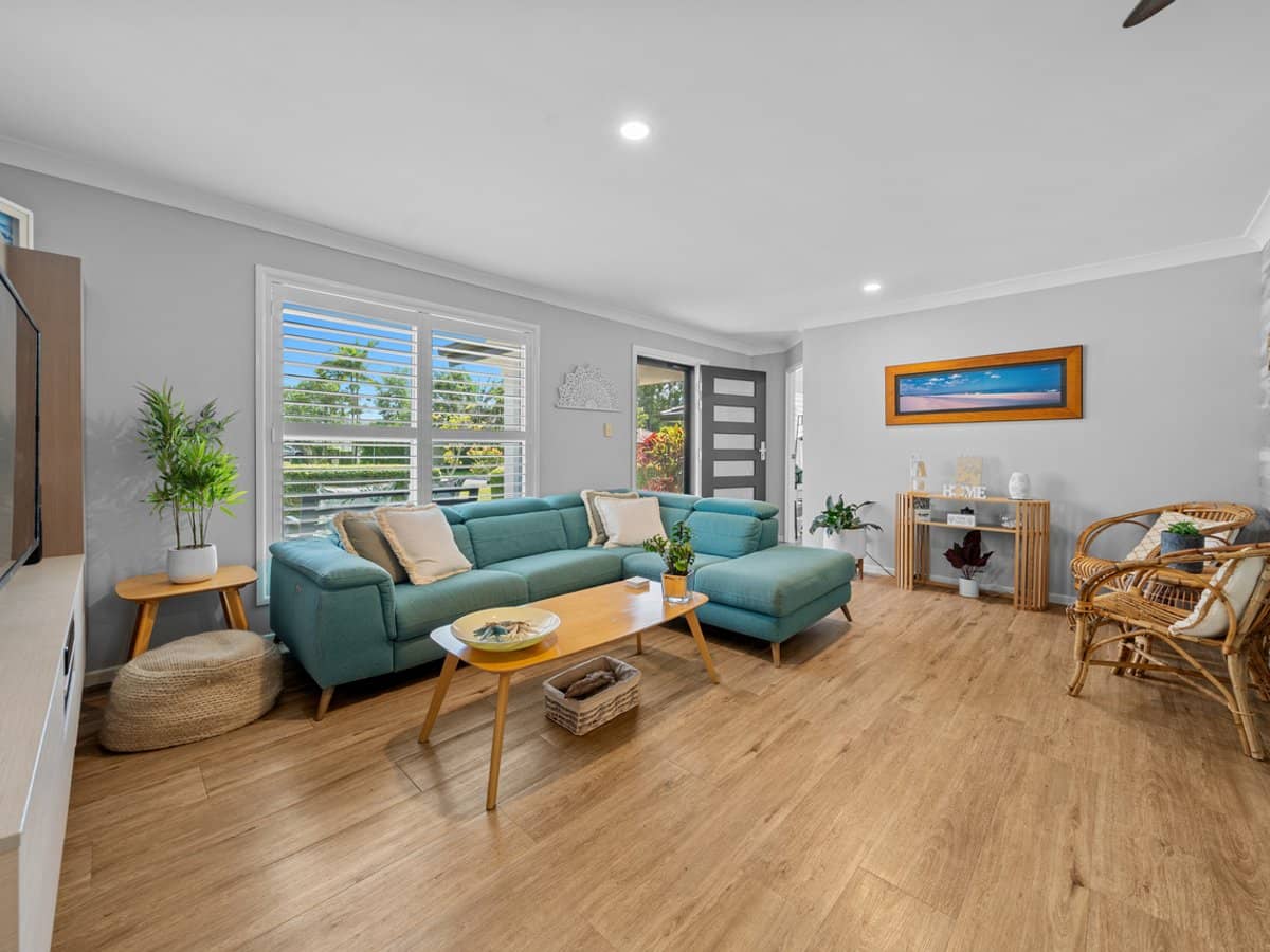 27 Seville Circuit, BURLEIGH WATERS - Thumbnail 9