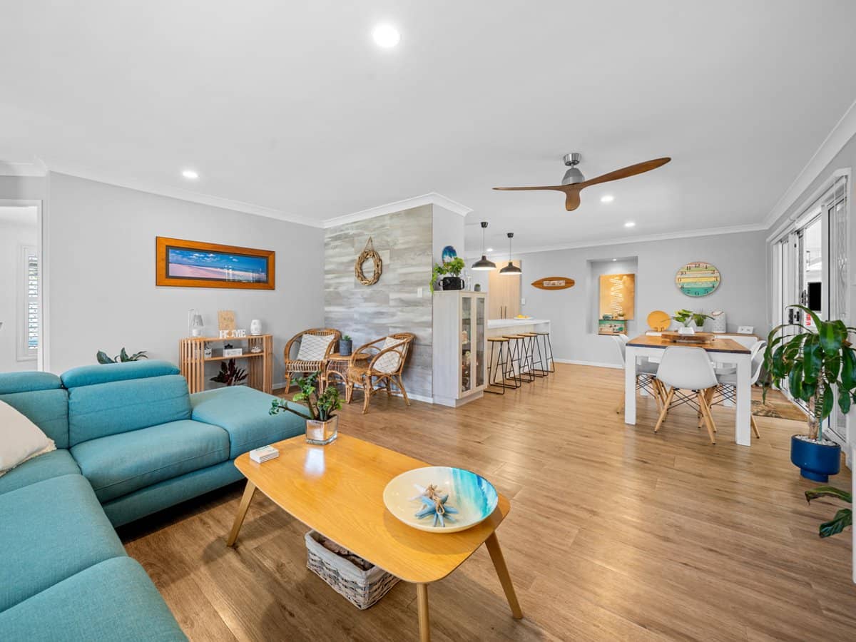 27 Seville Circuit, BURLEIGH WATERS - Thumbnail 10