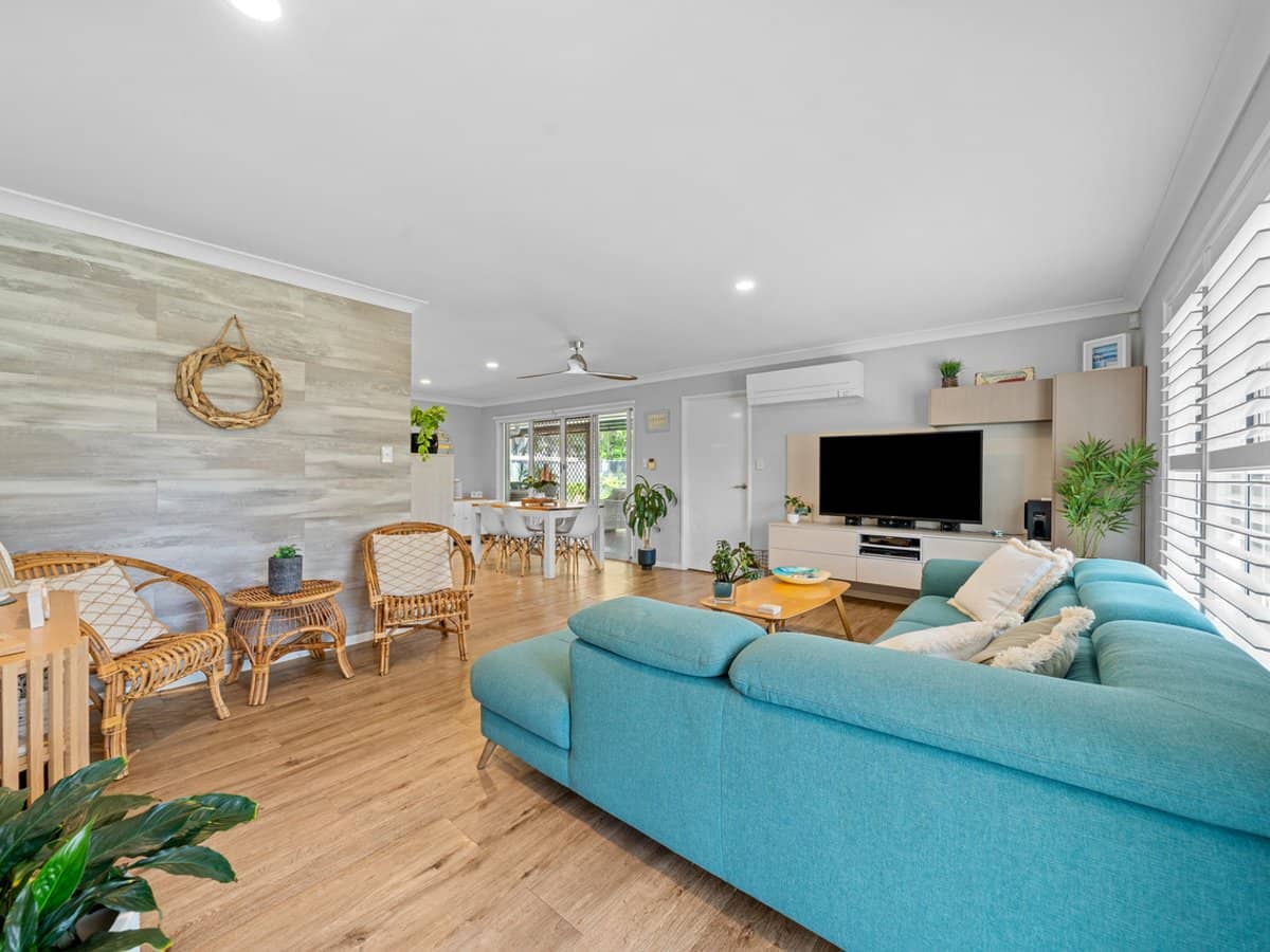 27 Seville Circuit, BURLEIGH WATERS - Thumbnail 11