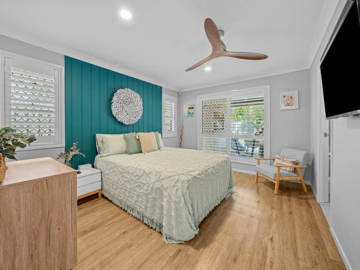 27 Seville Circuit, BURLEIGH WATERS - Thumbnail 12