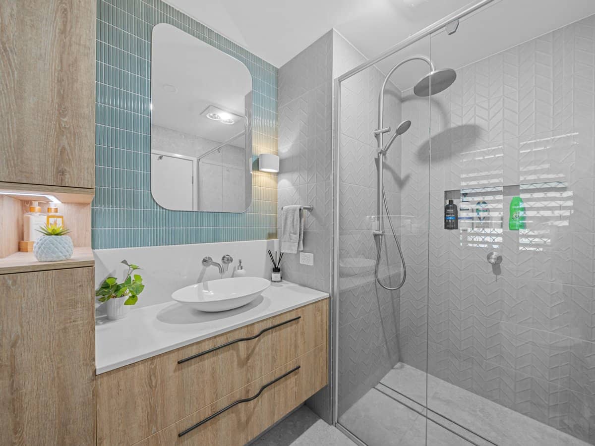 27 Seville Circuit, BURLEIGH WATERS - Thumbnail 13