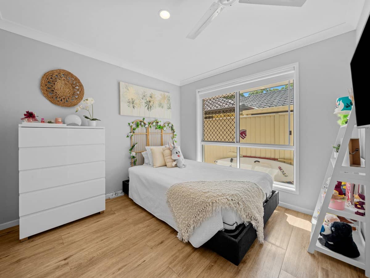 27 Seville Circuit, BURLEIGH WATERS - Thumbnail 15