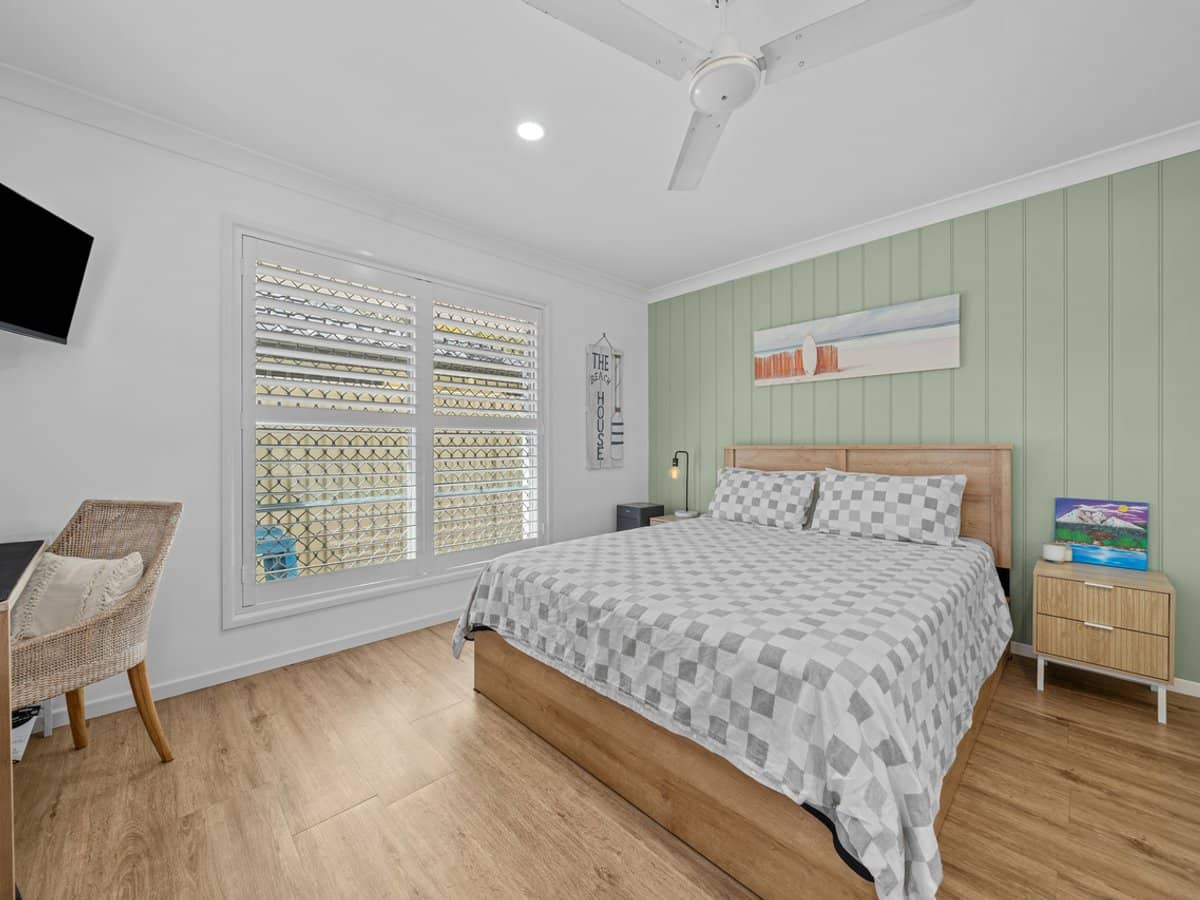 27 Seville Circuit, BURLEIGH WATERS - Thumbnail 16