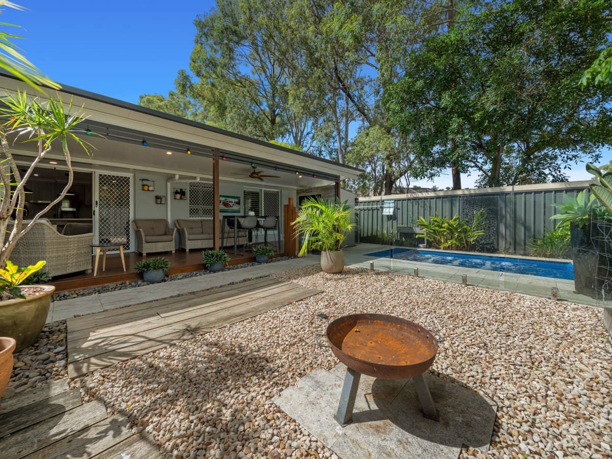 27 Seville Circuit, BURLEIGH WATERS - Thumbnail 21