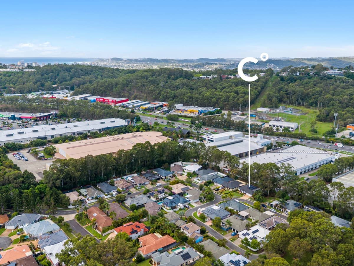 27 Seville Circuit, BURLEIGH WATERS - Thumbnail 24