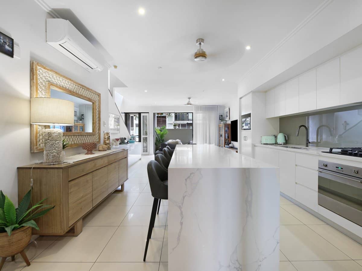 9 Moores Crescent, Varsity Lakes - Thumbnail 1