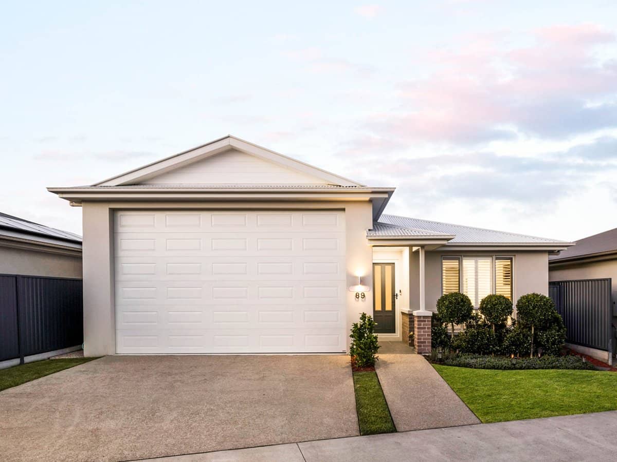 1 Manuka Road, LOGAN VILLAGE - Thumbnail 1