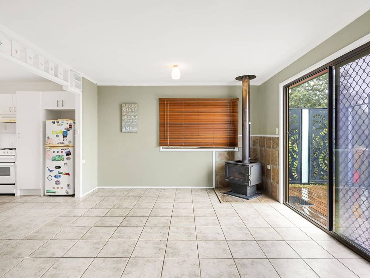 7 Jacaranda Court, Beechmont - Thumbnail 2