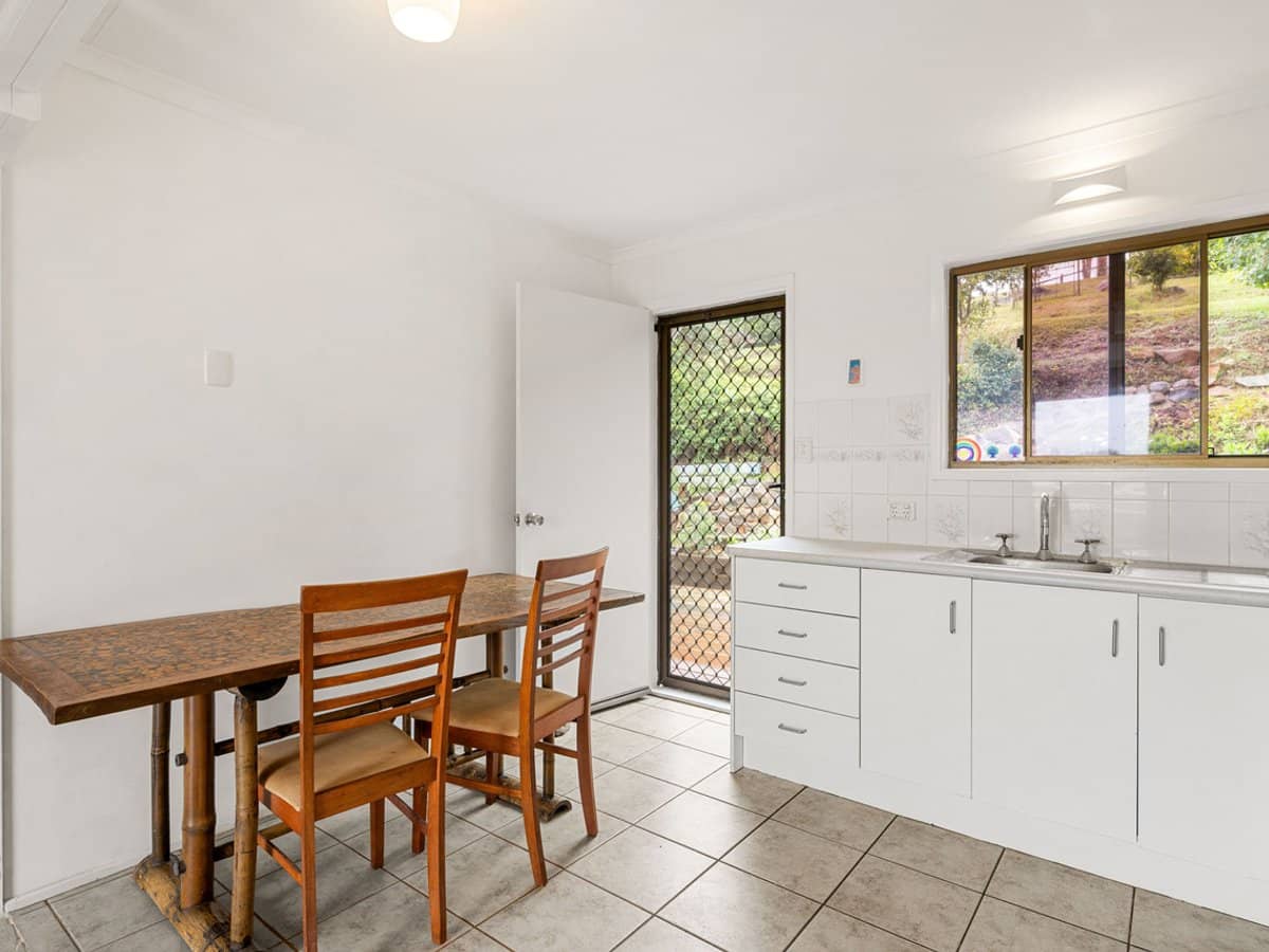 7 Jacaranda Court, Beechmont - Thumbnail 9