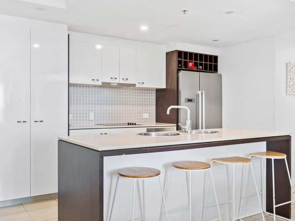 18 Fern Street, SURFERS PARADISE - Thumbnail 3