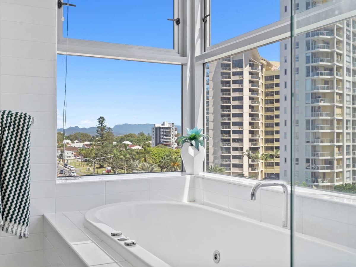 18 Fern Street, SURFERS PARADISE - Thumbnail 9