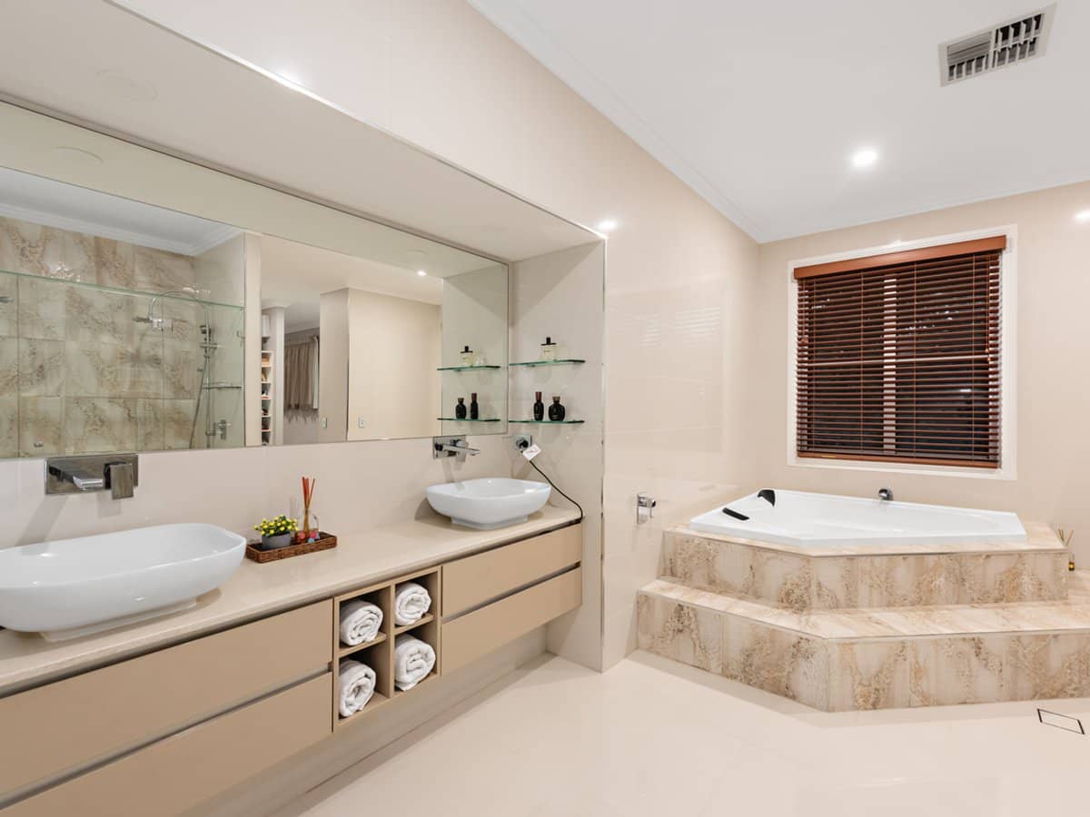 1 Katinka Circuit, COOMERA WATERS - Thumbnail 19