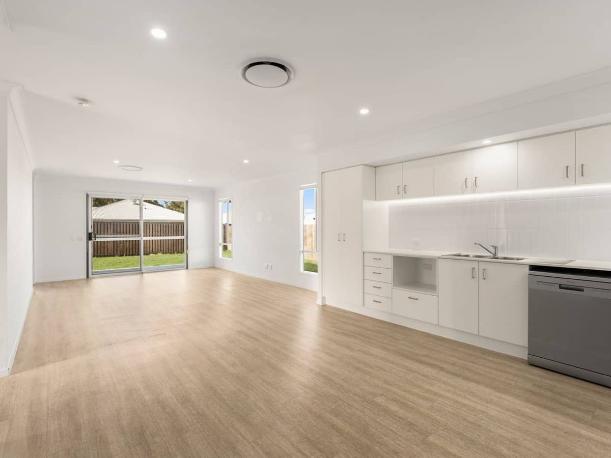 8 Manuka Road, LOGAN VILLAGE - Thumbnail 3