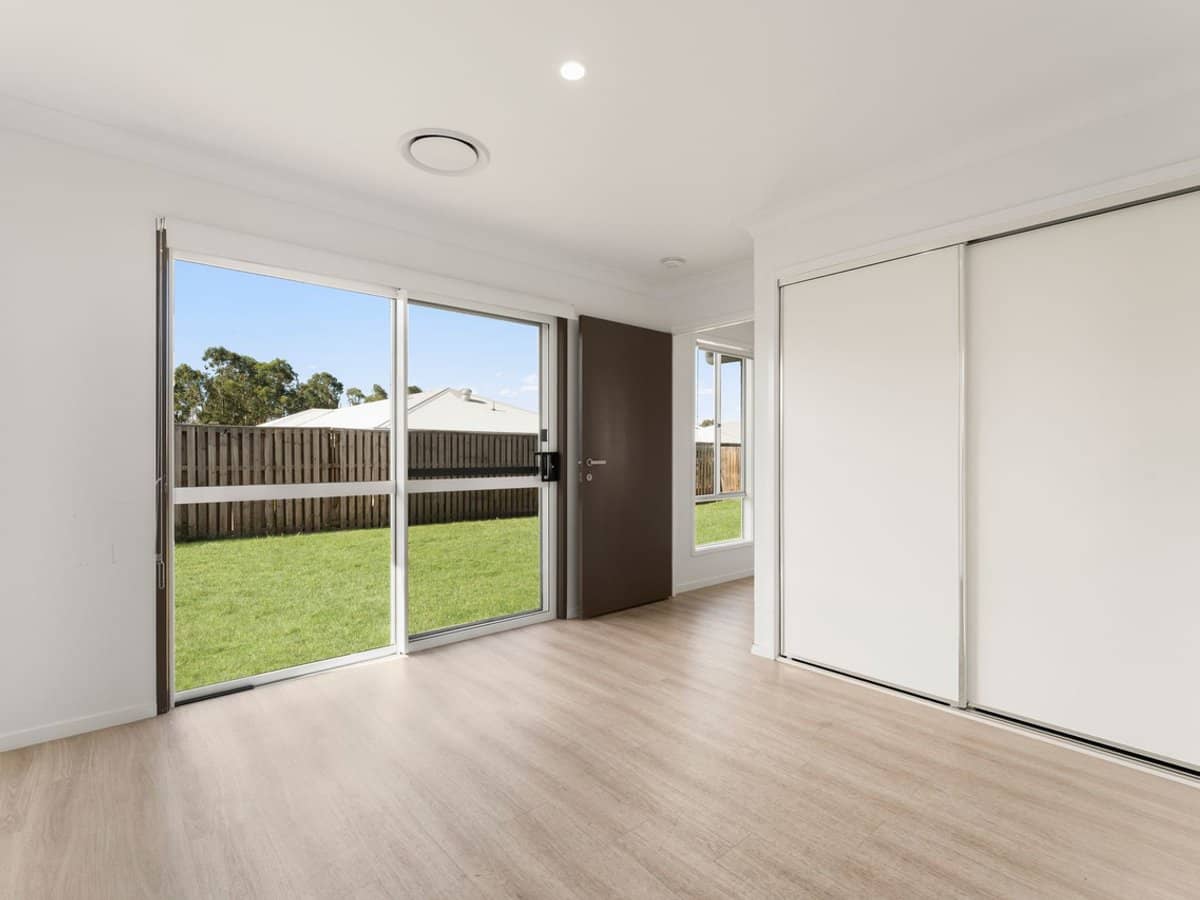 8 Manuka Road, LOGAN VILLAGE - Thumbnail 9