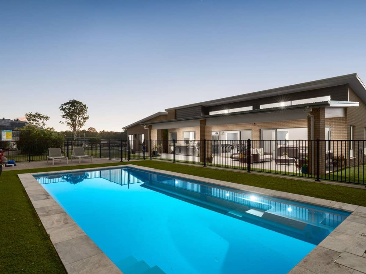 5-7 Hayview Court, BUCCAN - Thumbnail 2